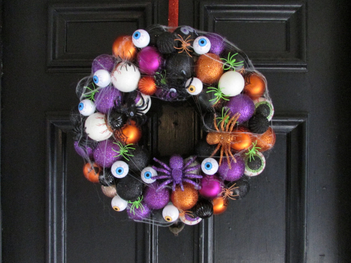 Halloween Ornament Wreath: Hand-Painted Spooky Eyeballs and Spiders