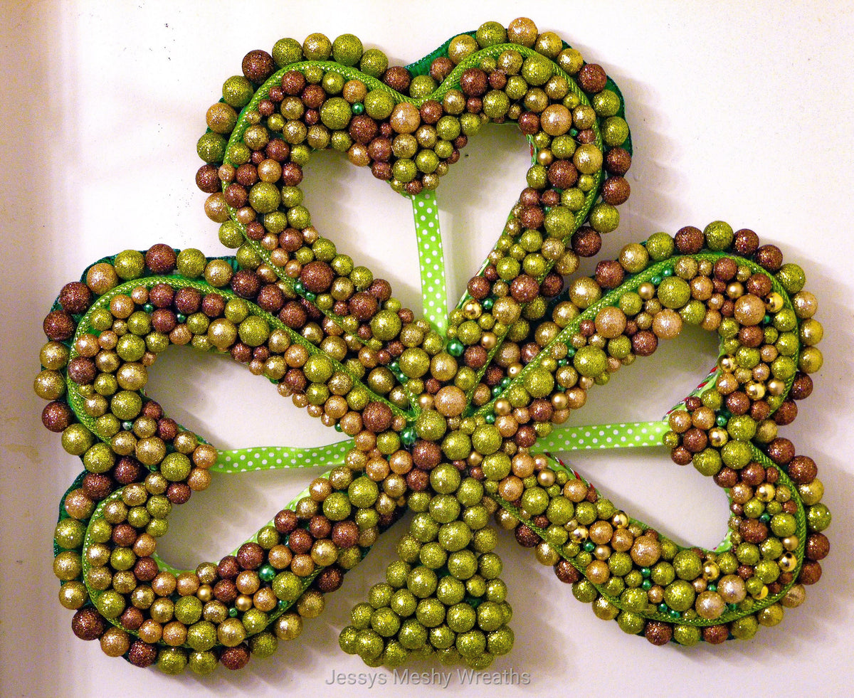 Shamrock door hanger, clover wreath, st pattys day wall decoration