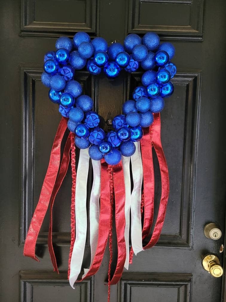 Corona de corazón colgante roja, blanca y azul, adorno patriótico para colgar en la puerta